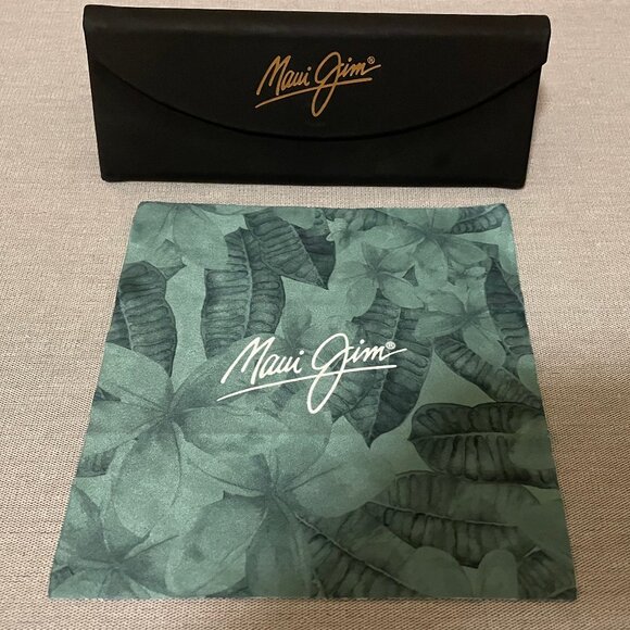Maui Jim Other - MAUI JIM Black Trifold Magnetic Close Foldable Glasses Case with Cleaning Cloth